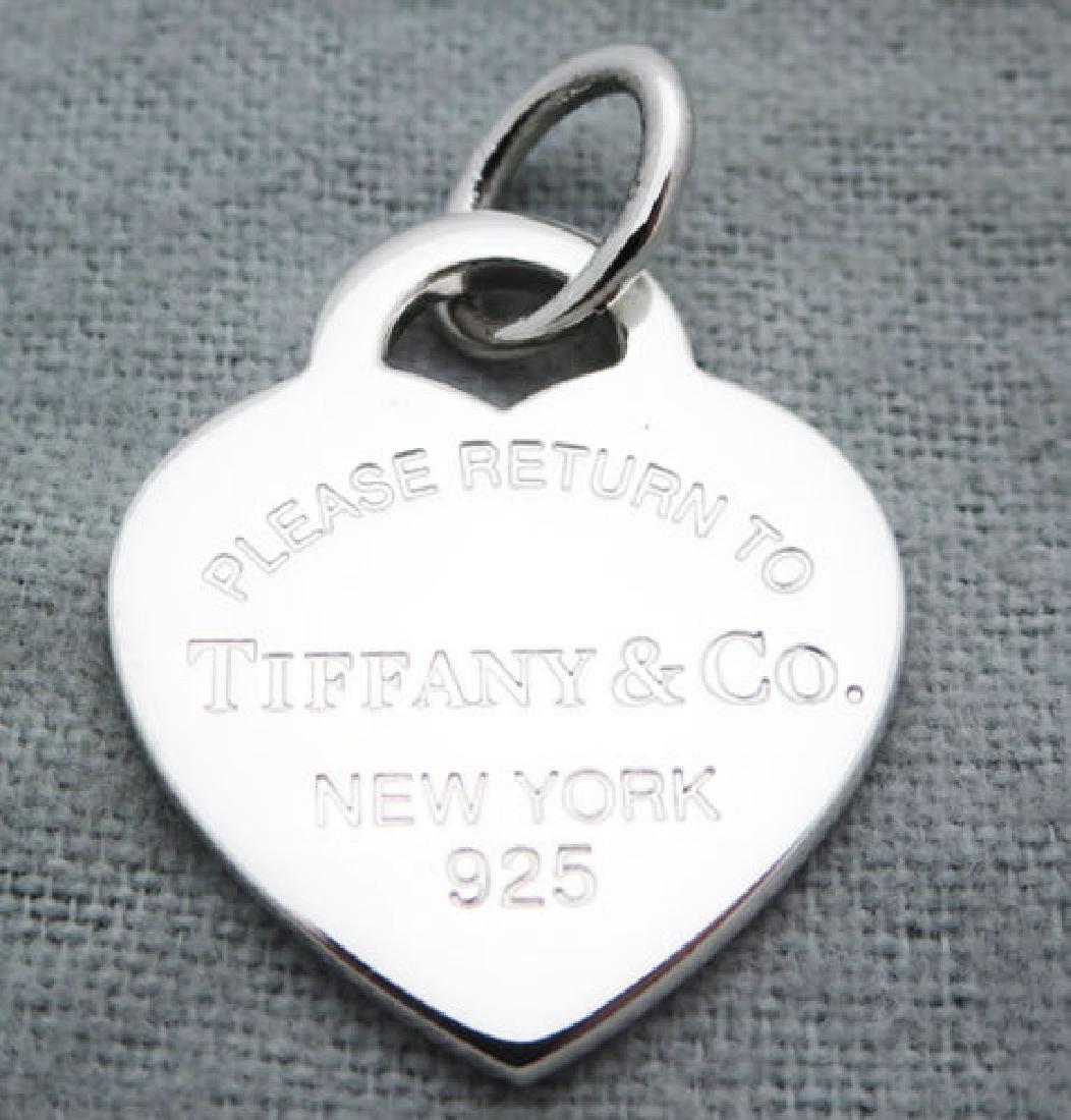 Return to Tiffany & Co Heart Tag Medium Pendant Charm (1 of 3)