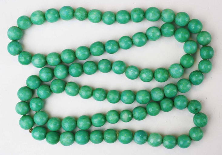 Chinese Spinach Jade Green Bead Necklace.