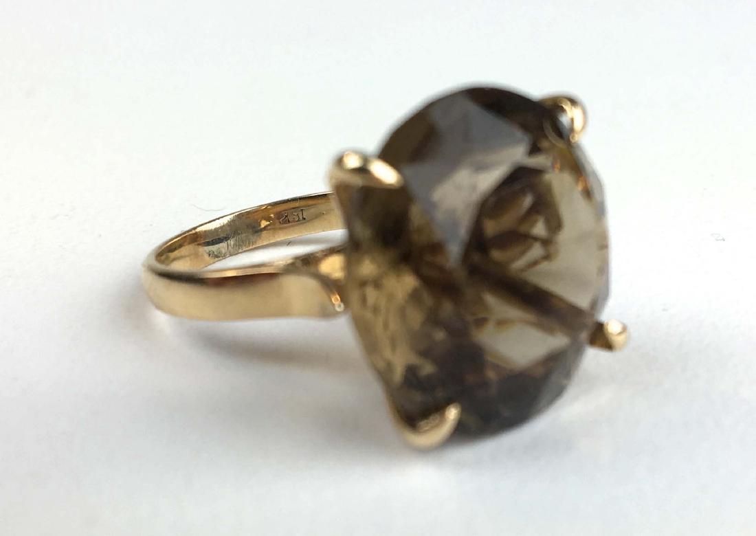 18 k y.g ladies topaz ring. (1 of 2)