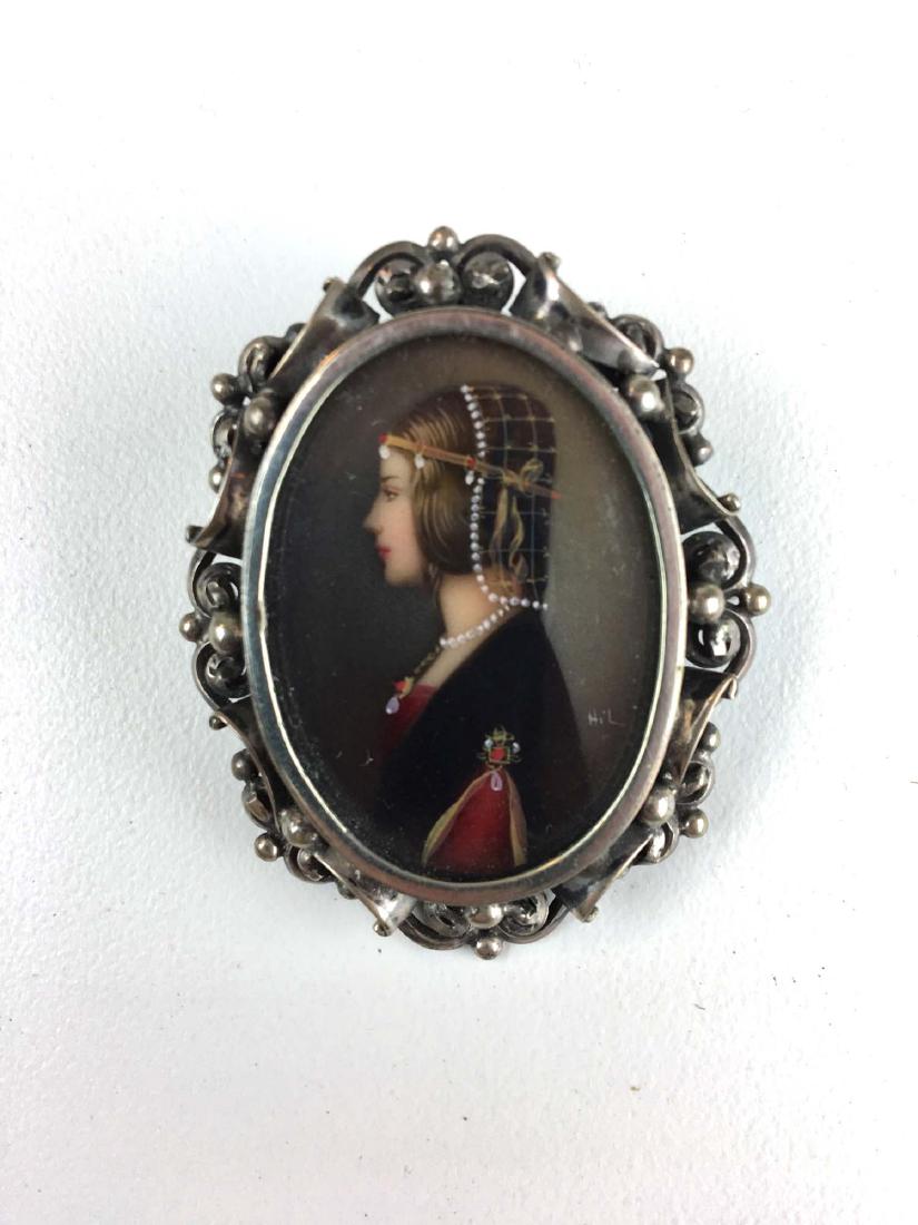 Fine oval minature oil female portrait in silver frame. (1 of 2)