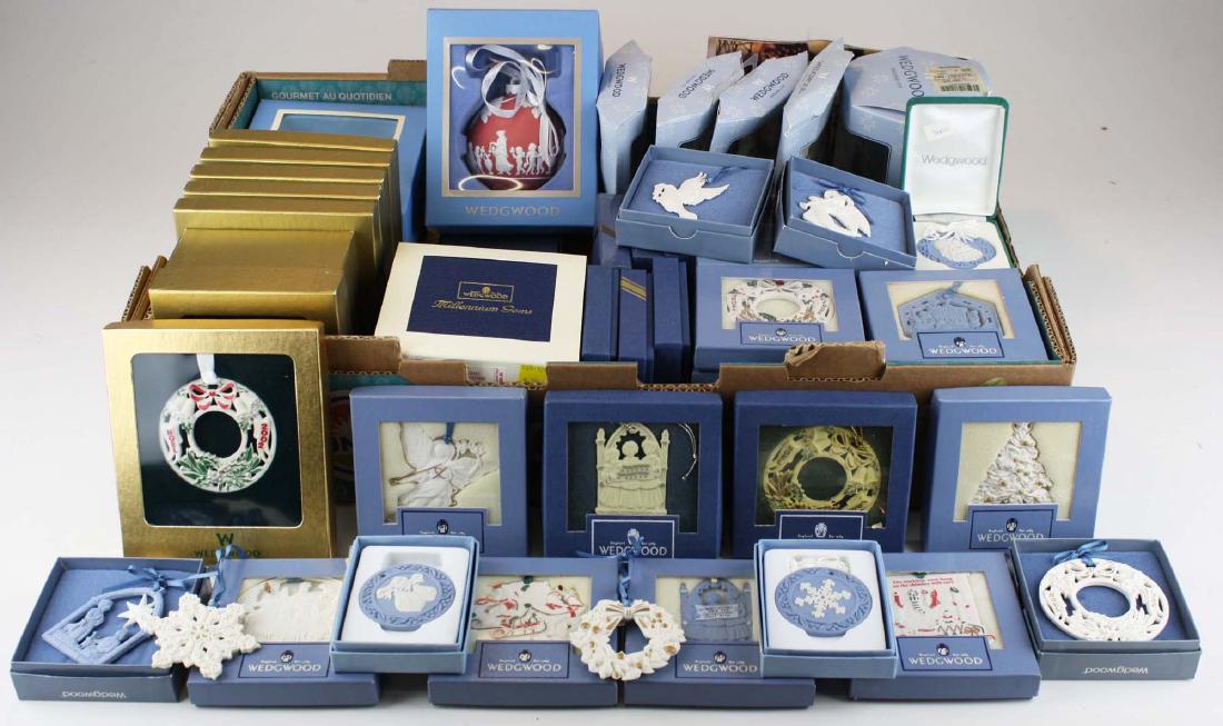 approx. 62 Wedgwood pottery collectible Christmas (1 of 1)