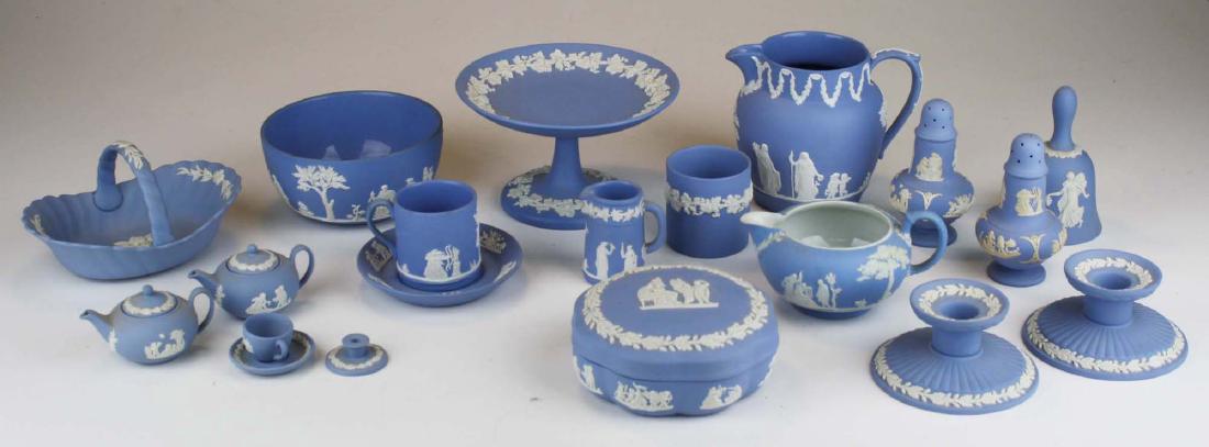 18 pcs. Wedgwood pale blue Jasperware tableware incl. (1 of 9)