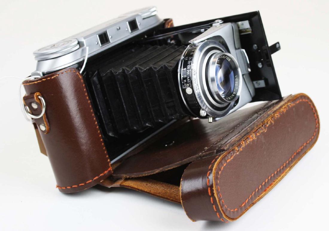 Voigtlander Bessa II camera: Voigtlander Bessa II medium format bellows camera with Color Skopar lens in leather case