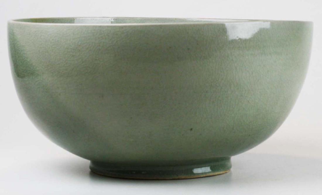 Qing Chinese celadon porcelain bowl (1 of 9)