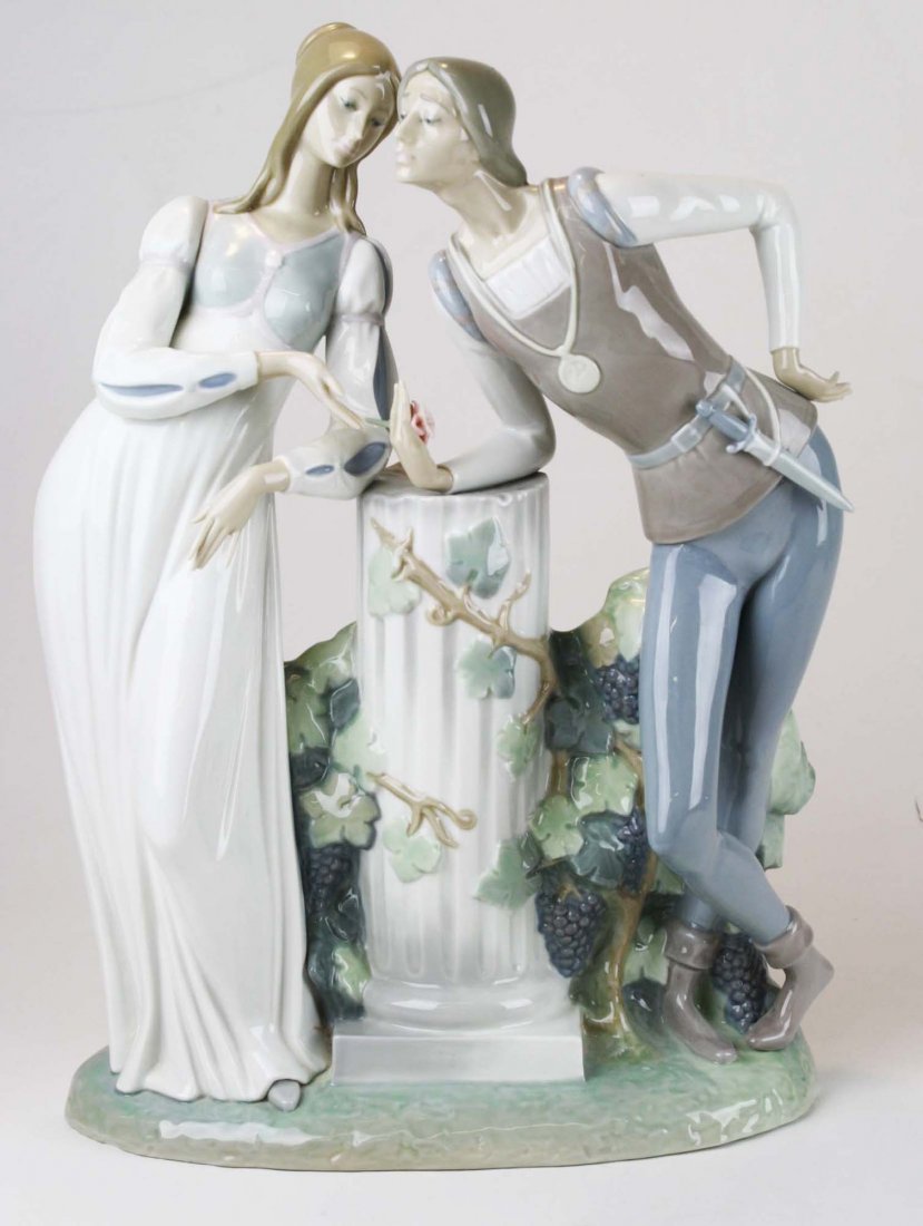 Lladro Romeo and Julliet  porcelain figure (1 of 9)