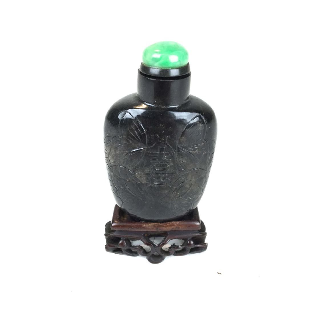 Chinese carved snuff bottle (1 of 8)