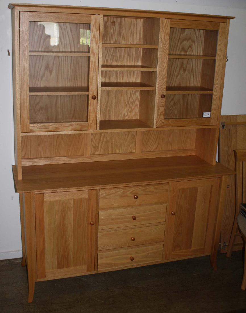 Lyndon Furniture co Dining room set: Eight piece contemporary oak Lyndon Furniture set with six chairs, table, and server in like new condition