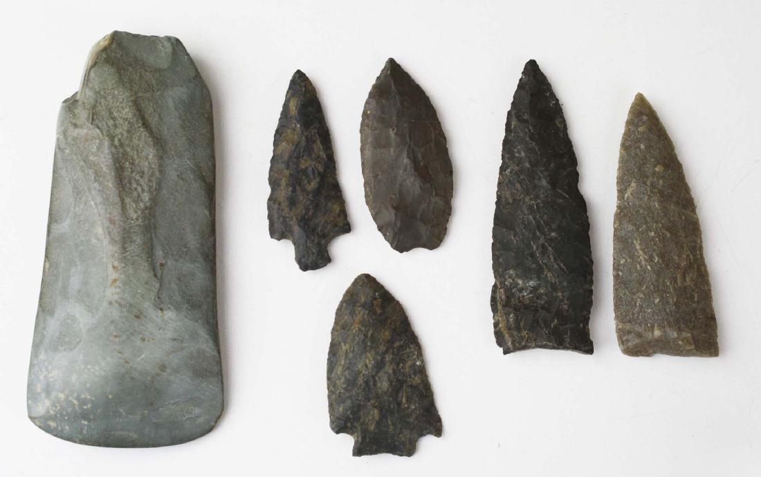 North American prehistoric lithic artifacts: North American prehistoric lithic artifacts- 2 corner notched points, leaf shaped point, celt, & 2 damaged spear points (6 pcs)