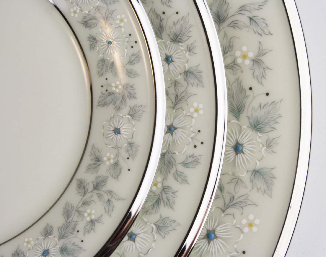 45 pcs. Lenox Windsong  porcelain dinnerware set (1 of 4)