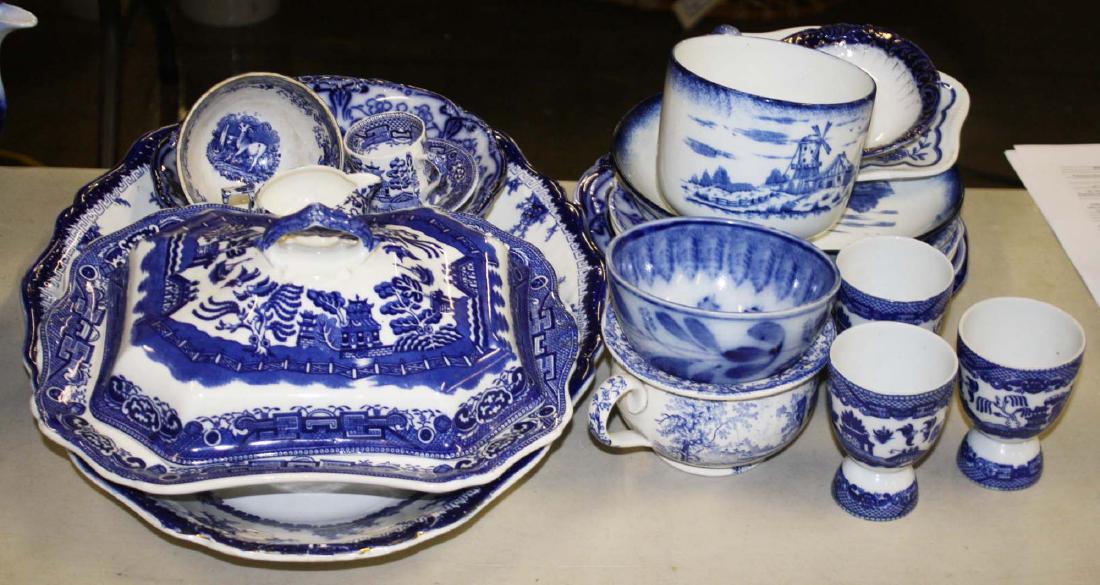 19 pcs. Blue and white decorated china (1 of 4)
