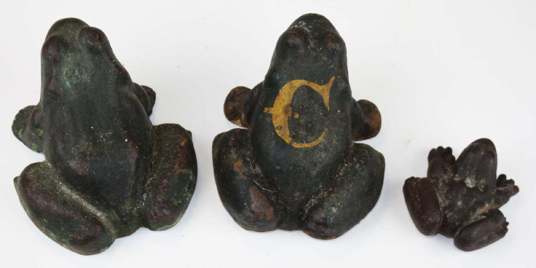 3 cast iron frog doorstops, corn muffin pans: 3 cast iron frog doorstops,