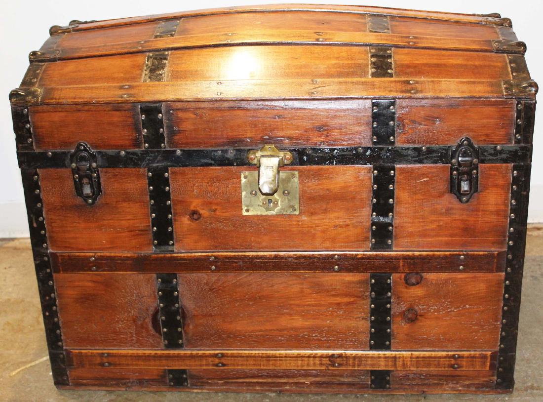 ca 1900 camel back trunk (1 of 3)
