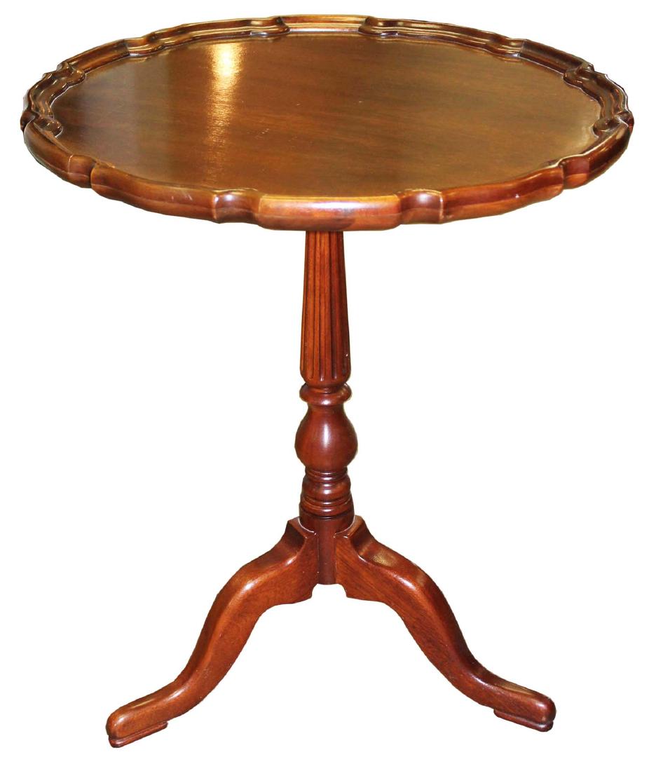 Ethan Allen tilt top pie crust tea table