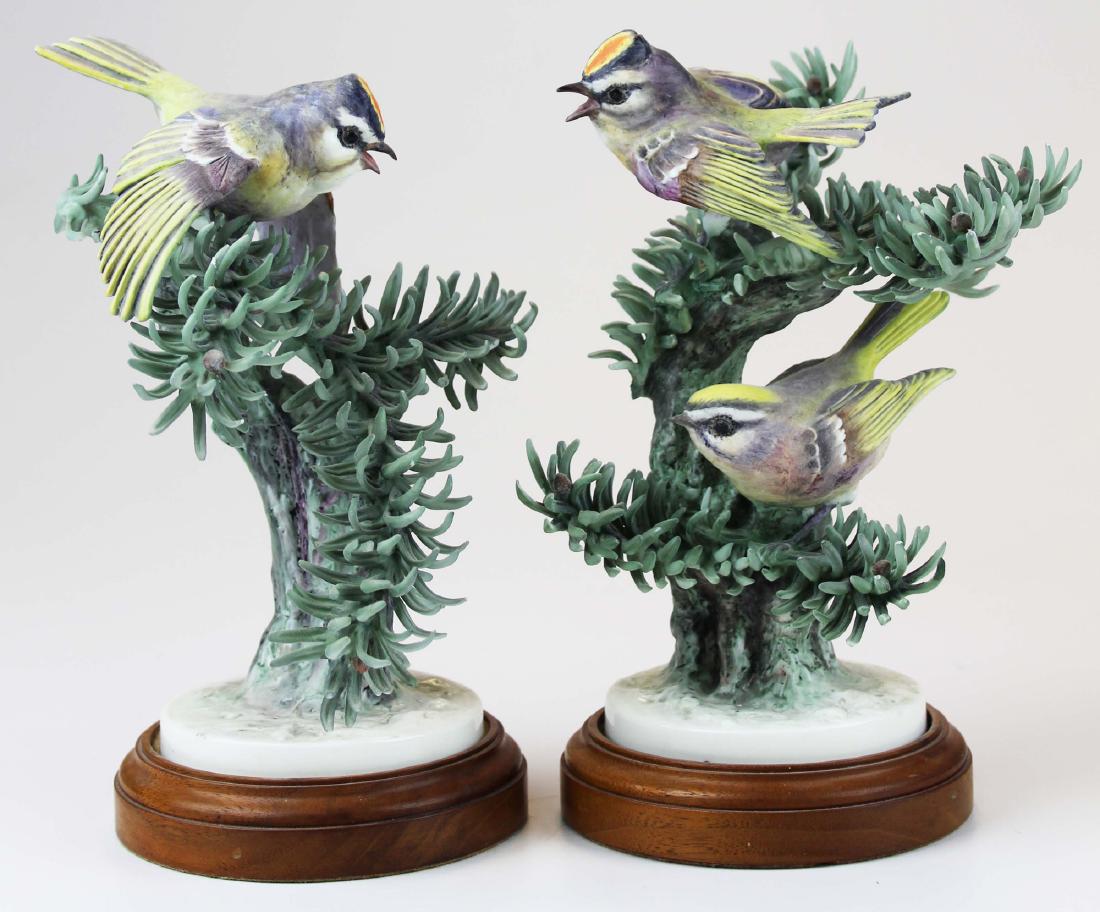 Pr. Royal Worcester Dorothy Doughty birds: Pair of ca. 1950 Royal Worcester Dorothy Doughty "Golden Crowned Kinglet" (regulus satrapa) artisan hand painted bone china porcelain birds on coniferous tree bough sculptures, inset in round walnut b