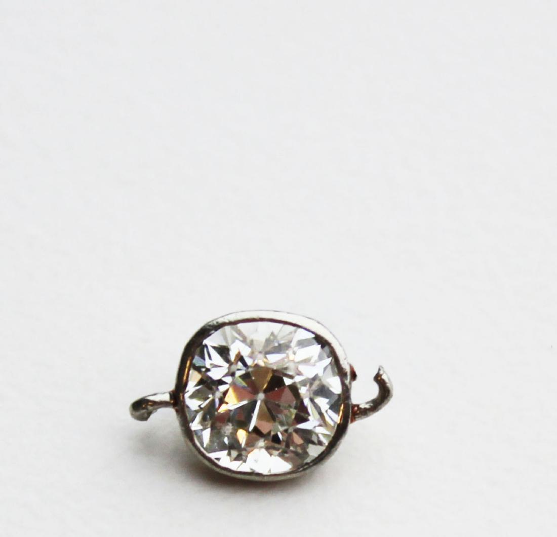 Loose diamond in platinum bezel set (1 of 5)