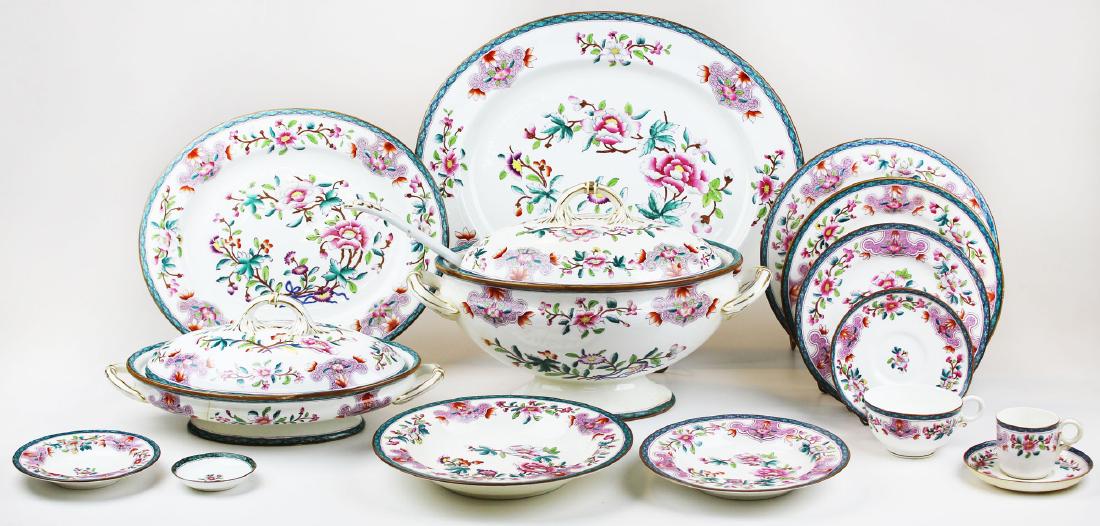 87 pcs Royal Worcester porcelain dinnerware (1 of 7)