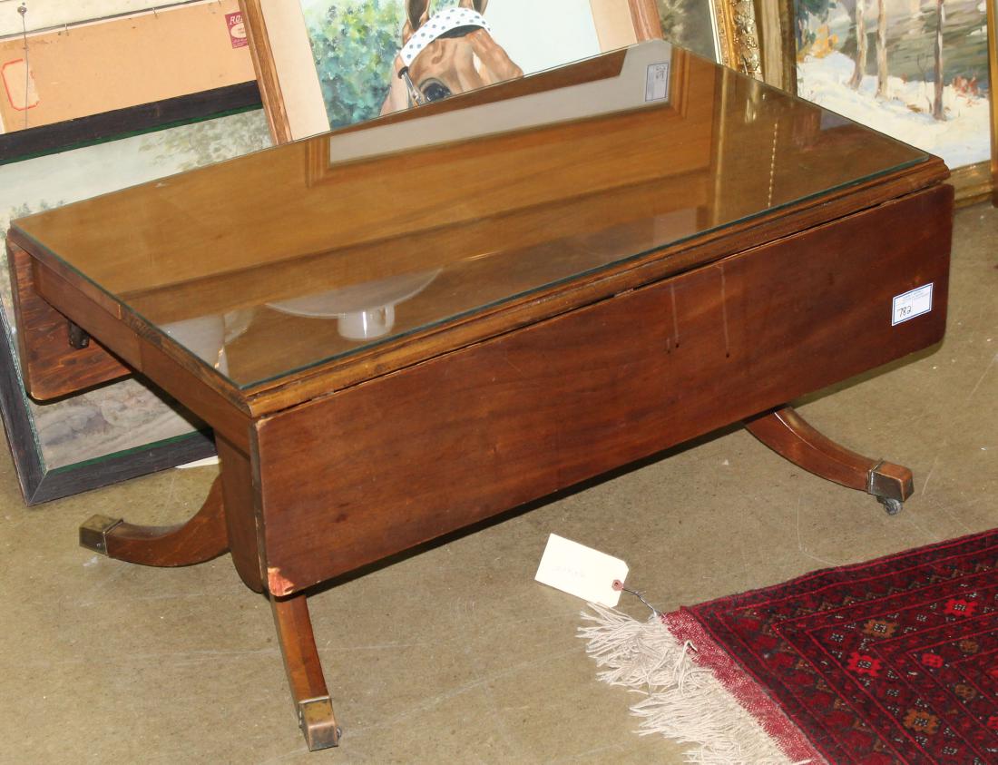 mid 20th c Duncan Phyfe style dining table: mid 20th c Duncan Phyfe style mahogany dining table, converts to coffee table