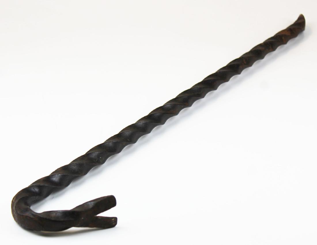 folk art twisted iron crow bar with cats paw end: turn of the century blacksmith handmade folk art spiral twisted iron crow bar with cats paw nail puller end 34" x 5"