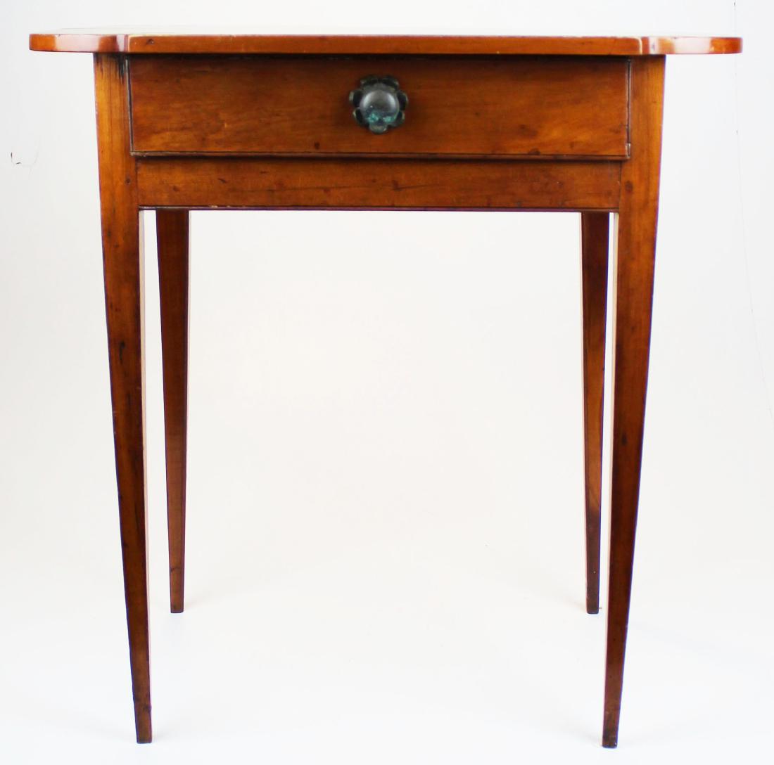 Hepplewhite cherry stand (1 of 5)