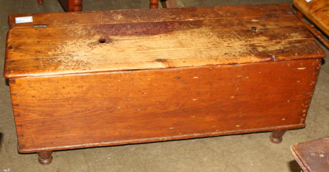 Primitive pine lift top blanket box (1 of 2)