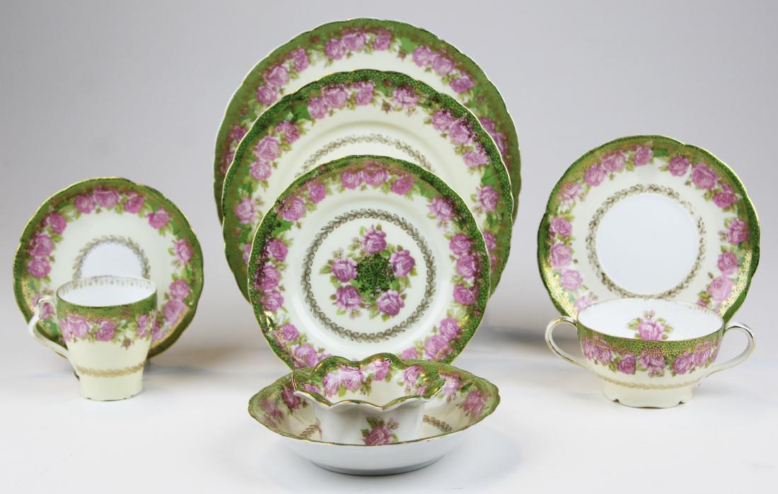 91 pcs. Rosenthal Iris porcelain dinnerware (1 of 4)