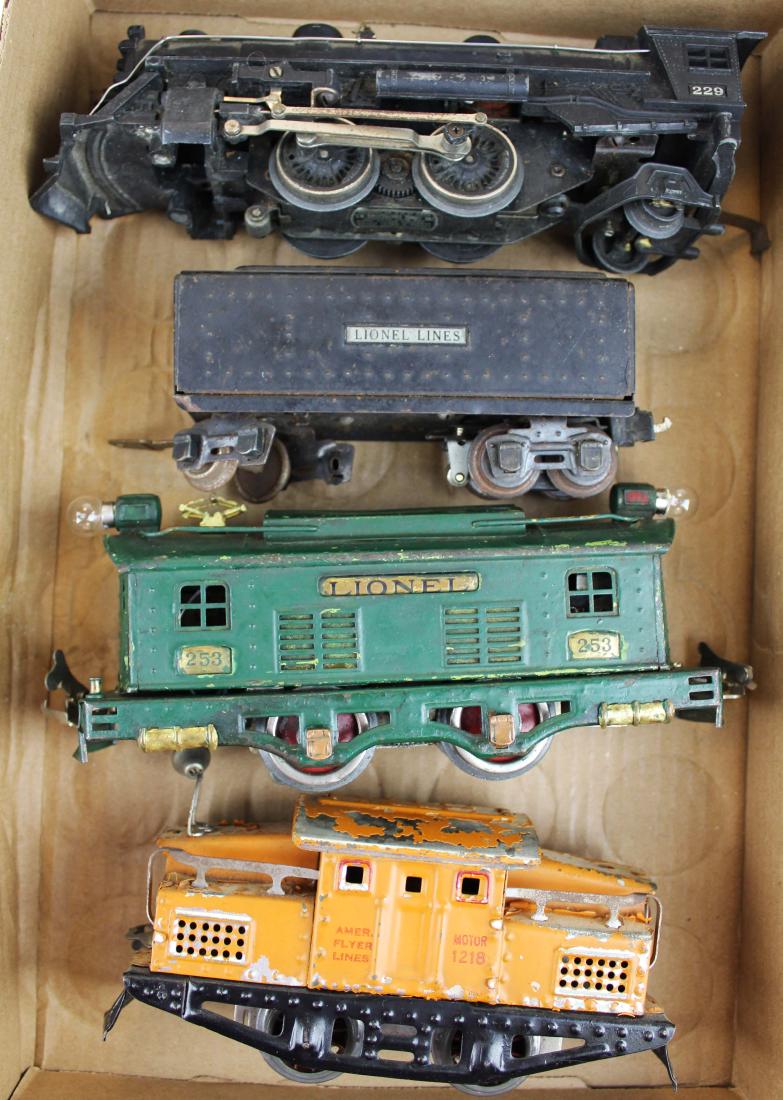 Lionel 229, 253, American Flyer 1218: Lionel O gauge 229 engine w/ powered tender (one axle of wheels missing), Lionel 253 (repainted), American Flyer 1218- all untested