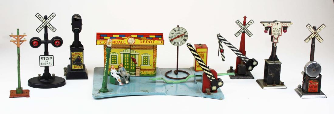 Marx Glendale Depot, crossing signals, etc. (1 of 5)