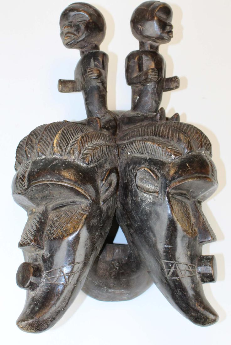 Baule Twin mask (1 of 4)