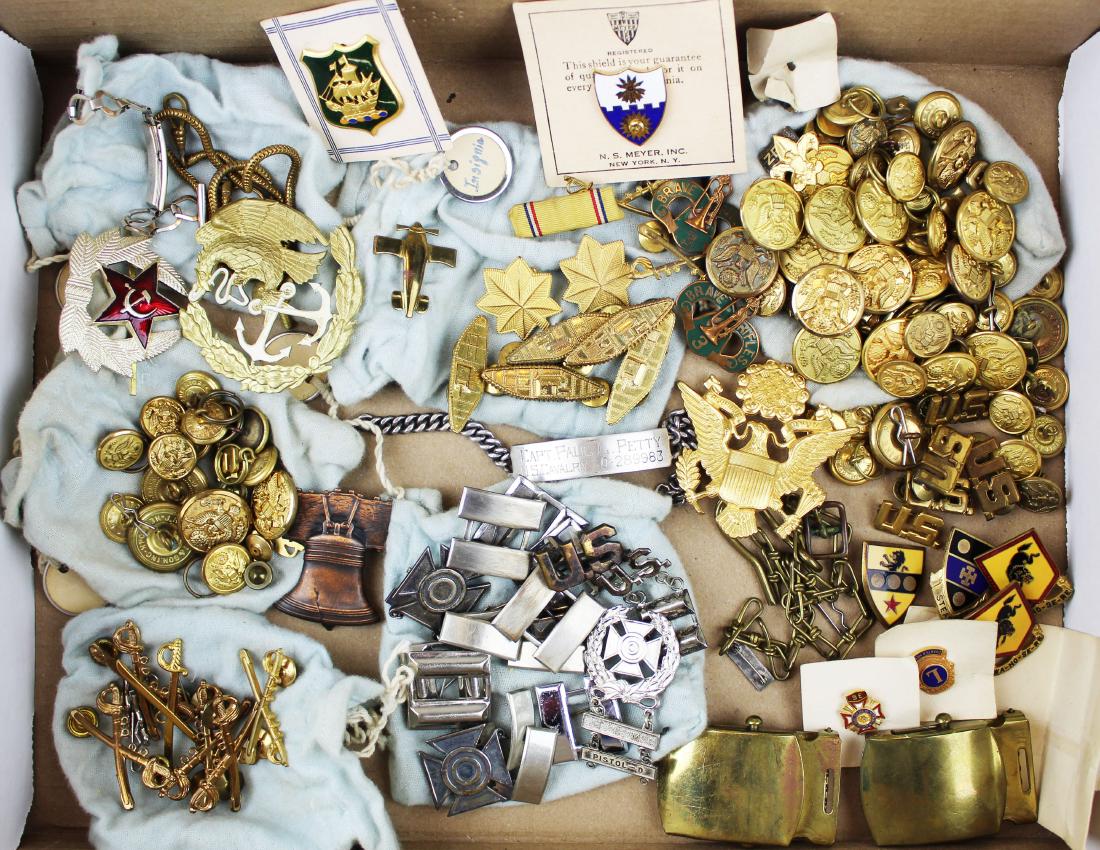 Capt Paul Petty WWII ID bracelet, insignia: Capt Paul Petty WWII sterling ID bracelet, insignia, including Tank Corps officer's collar insignia, two 3rd Cavalry Brave Rifles enamel badges, silver Captain's bars, buttons, etc.