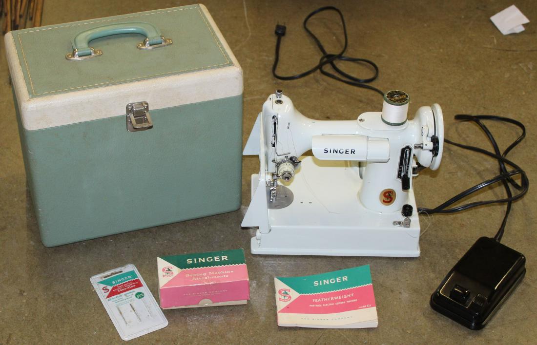 Singer Featherweight Sewing Machine: Singer Featherweight Sewing Machine in rare mint green finish