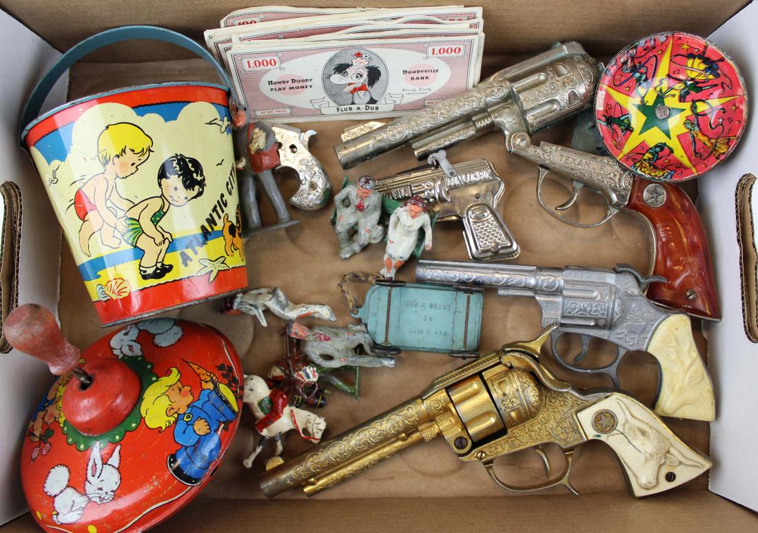 tin litho, cap guns, metal figures, play money: tin litho sand bucket, Texan, Buck cap guns, Lionel train station metal figures, Howdy Doody play money