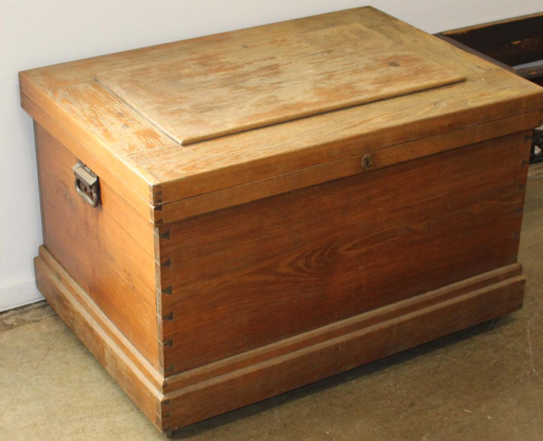 19th c dovetailed oak & walnut tool chest: 19th c oak & walnut tool chest, dovetailed construction, width 39 1/2", depth 27 1/2", ht 25"