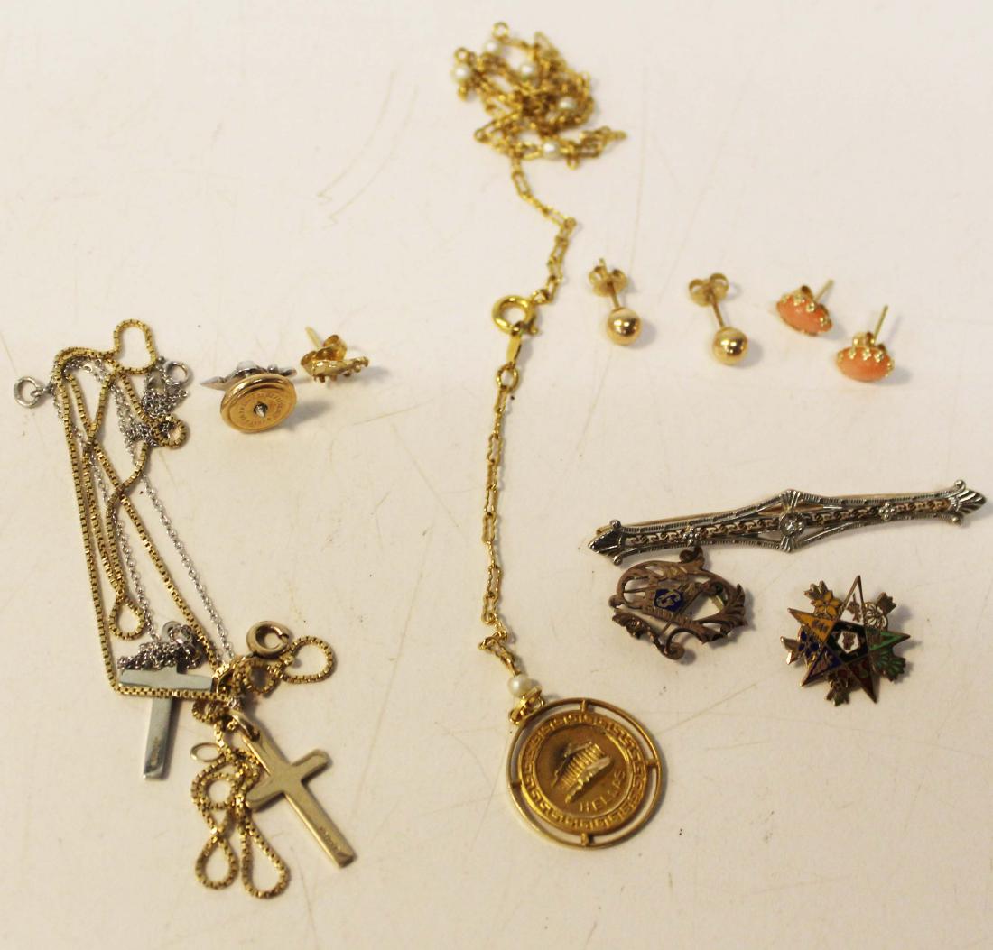 lot of mixed gold jewelry pieces: lot of mixed 10kt & 14kt gold jewelry pieces including Edwardian bar pin, Greek medallion necklace, Masonic and Order of the Eastern star fraternal pins, 2 crosses, stud earrings approximately 11.7 gr