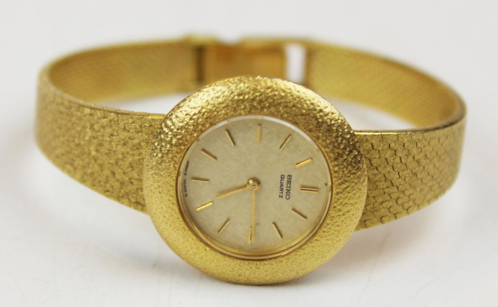 Ladies Seiko quartz 18k wrist watch.: 18k ladies Seiko yellow gold wrist watch. 25 mm dia. round face. West German case. 46.3 grams t.w.