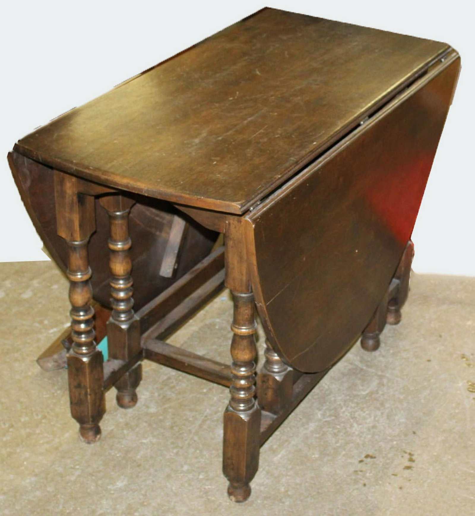 18th c style English oak gate leg drop leaf table: 20th c English William & Mary style oak gate leg drop leaf table by Reprodux Bevan Funnell Ltd, 30" x 42" x 65"