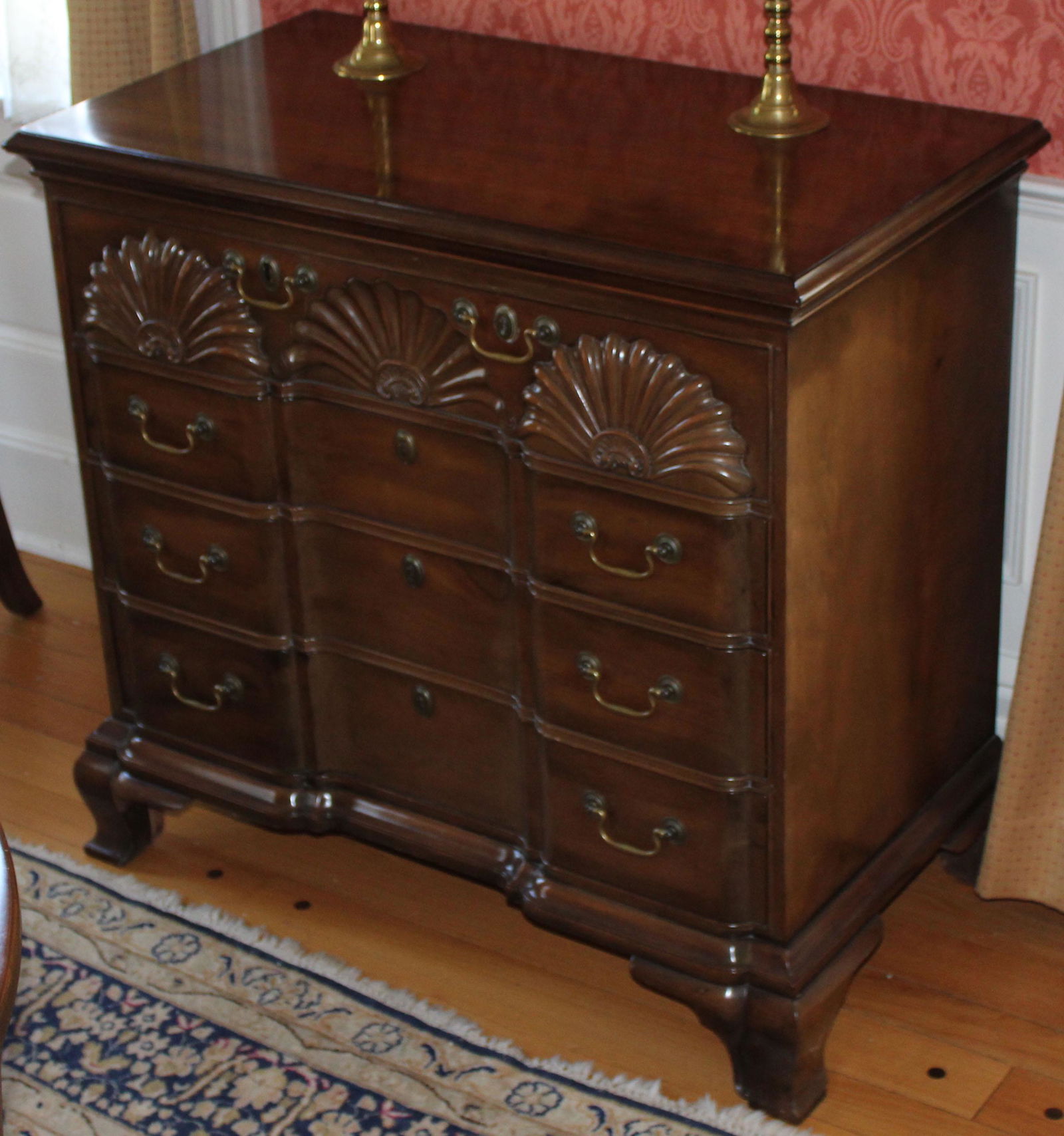 Kittinger Historical Newport block front chest: fine Kittinger Historical Newport adaptation mahogany shell carved Goddard & Townsend style 4 drawer block front chest 36" x 20" x 24"
