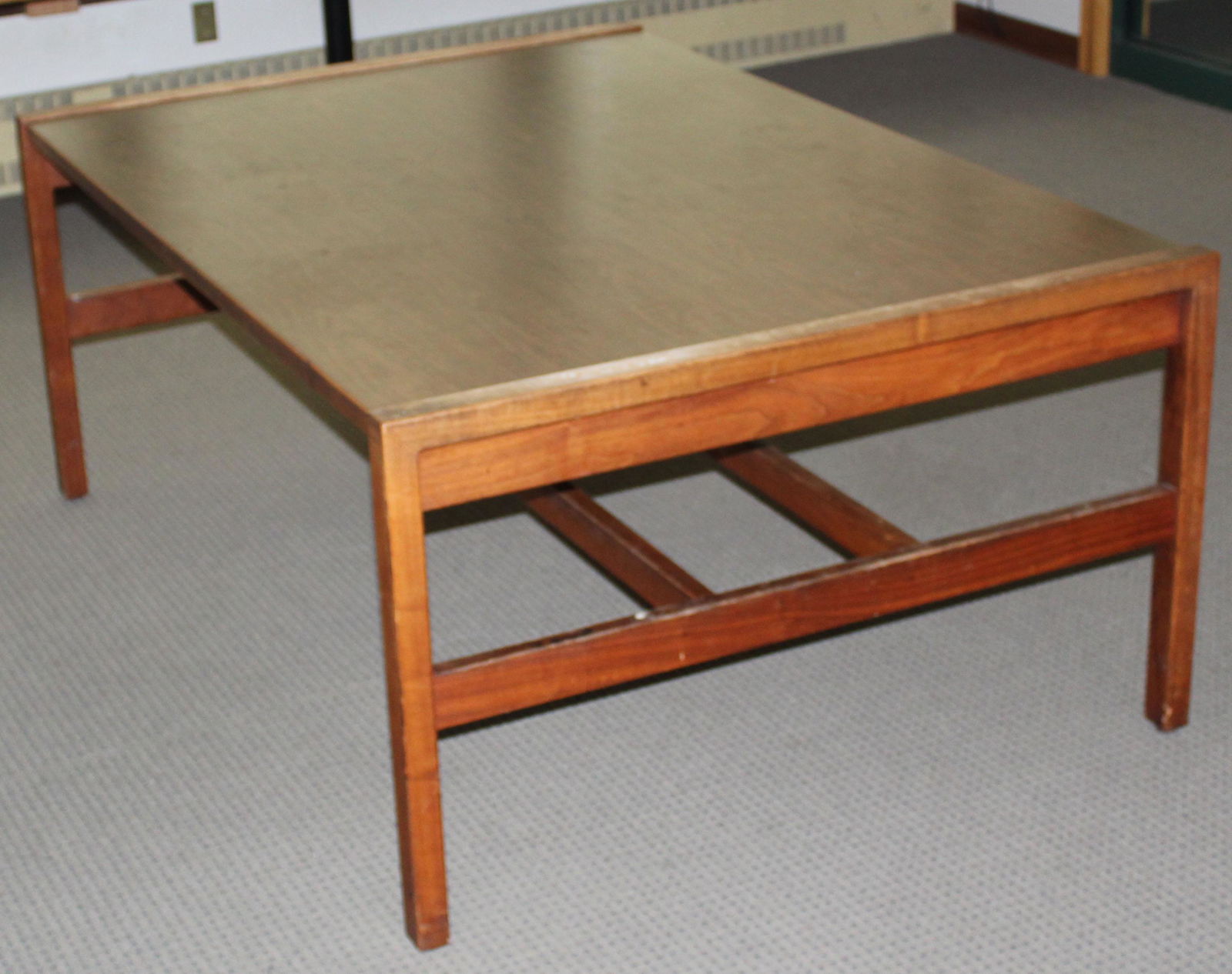 Large Jens Risom table: Large Jens Risom Mid Century walnut table, solid walnut ends laminate top 48 x 68 x 29"