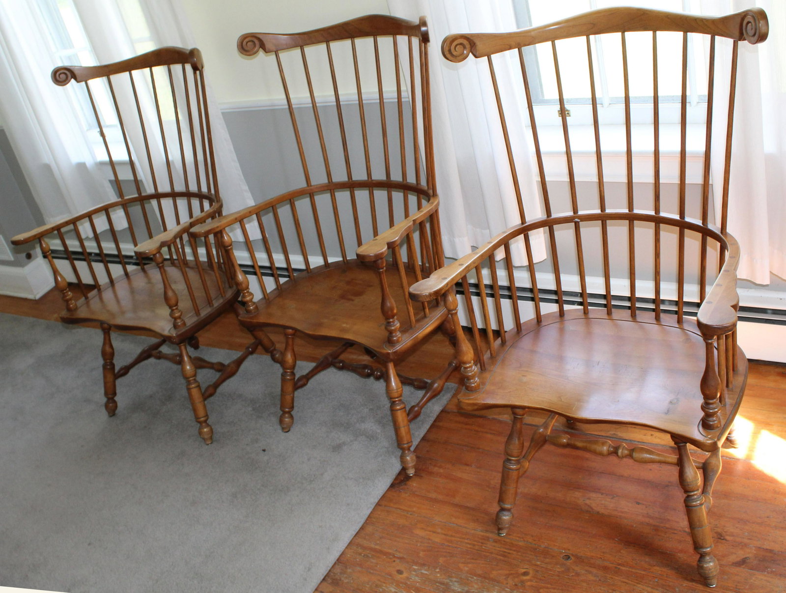 Three Leopold Stickley Fanback windsor charis: Three Leopold Stickley fanback windsor arm chairs in excellent condition