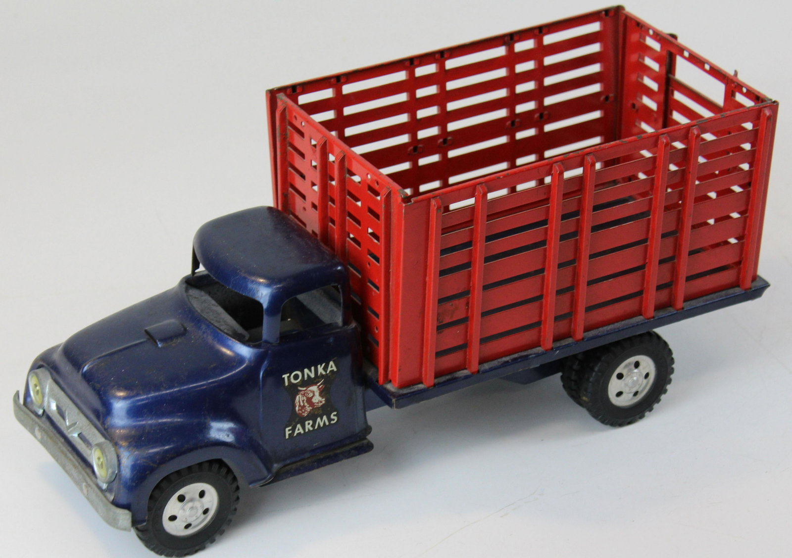 Tonka Farms pressed steel livestock truck: Tonka Farms pressed steel livestock truck, length 16"