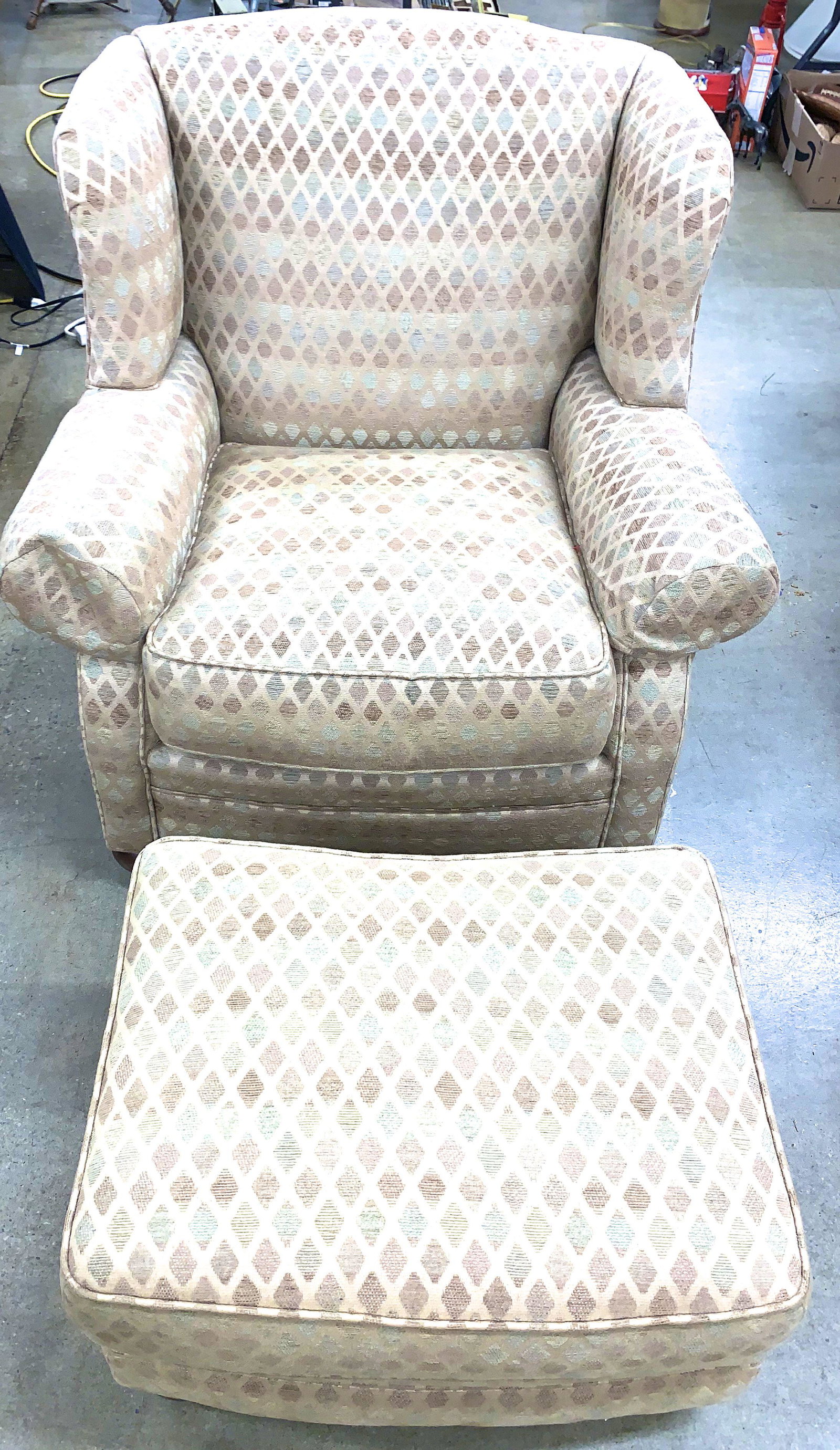 Pair of Pearson club chairs and ottomans: Pair of modern upholstered Pearson club chairs and ottomans. Very good condition.