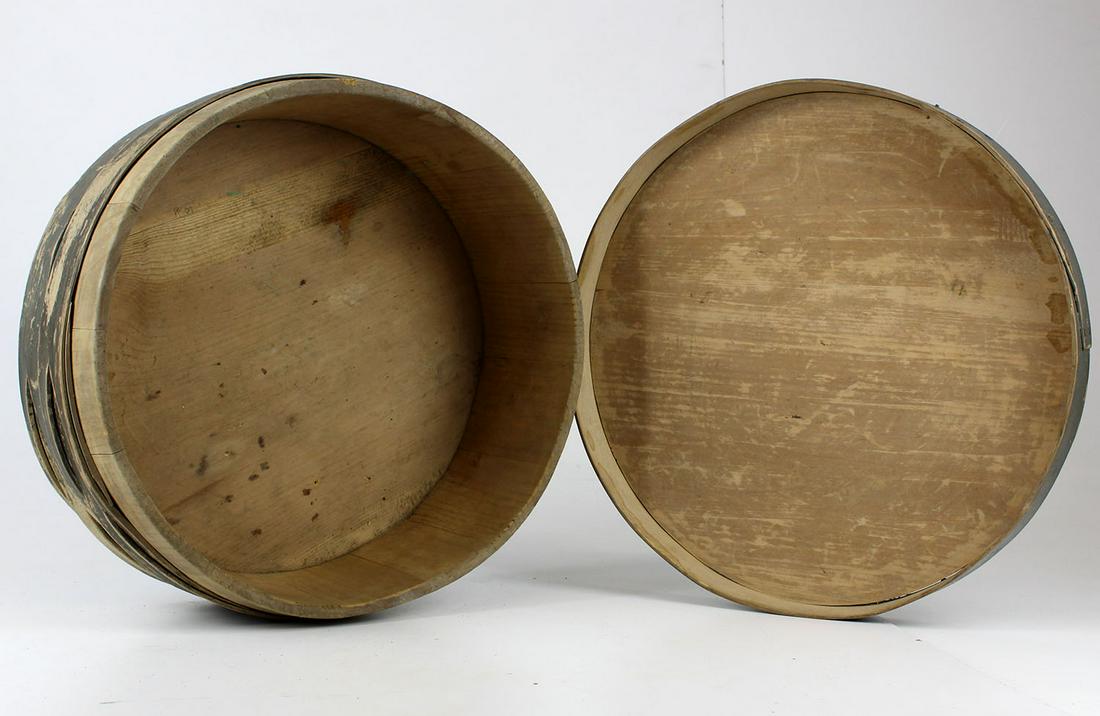 large painted lock-lapped covered box: large painted lock-lapped covered box, diameter 16 1/2? Ht 7"