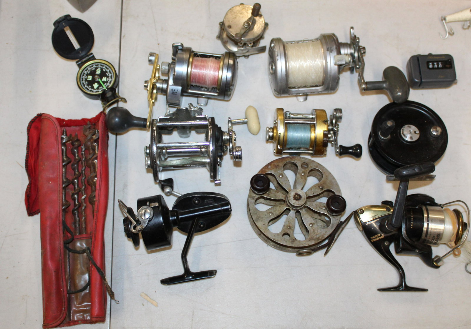 Mixed lot including vintage fishing tackle: Mixed lot including a variety of reels, early 20th c lures, cigar boxes, a bit brace with auger bits etc