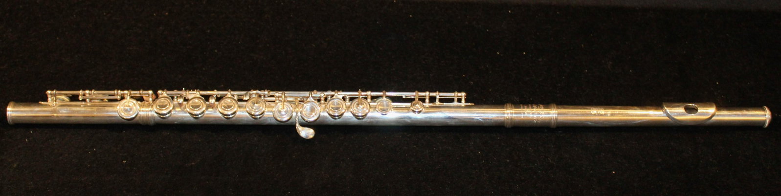 Wm. Haynes, Boston Solid Silver Flute: Circa 1940 William S Haynes, Boston solid silver standard model closed hole flute serial # 25594, with original case and letter from the manufacturer, case length 16", small dent near mouthpiece
