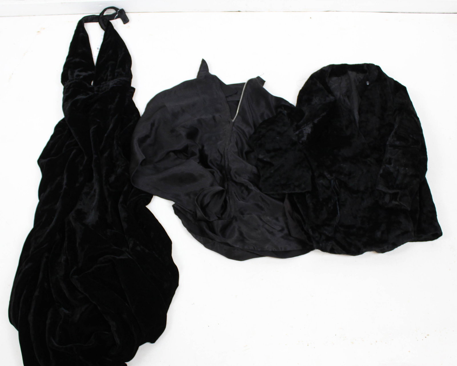 Vintage Victorian blacks & dresses: Good group of Victorian & vintage dresses and other blacks including vintage black velvet dress with cape, vintage dress with fur collar, two Victorian black dresses, vintage brown lace evening gown.