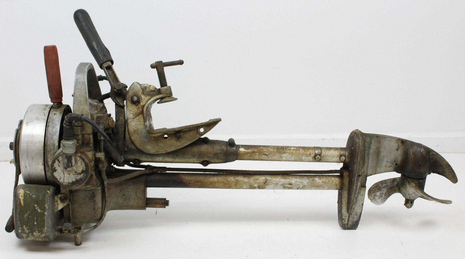 Vintage Evinrude Elto boat outboard motor: Early 20thc Evinrude Elto outboard boat motor.