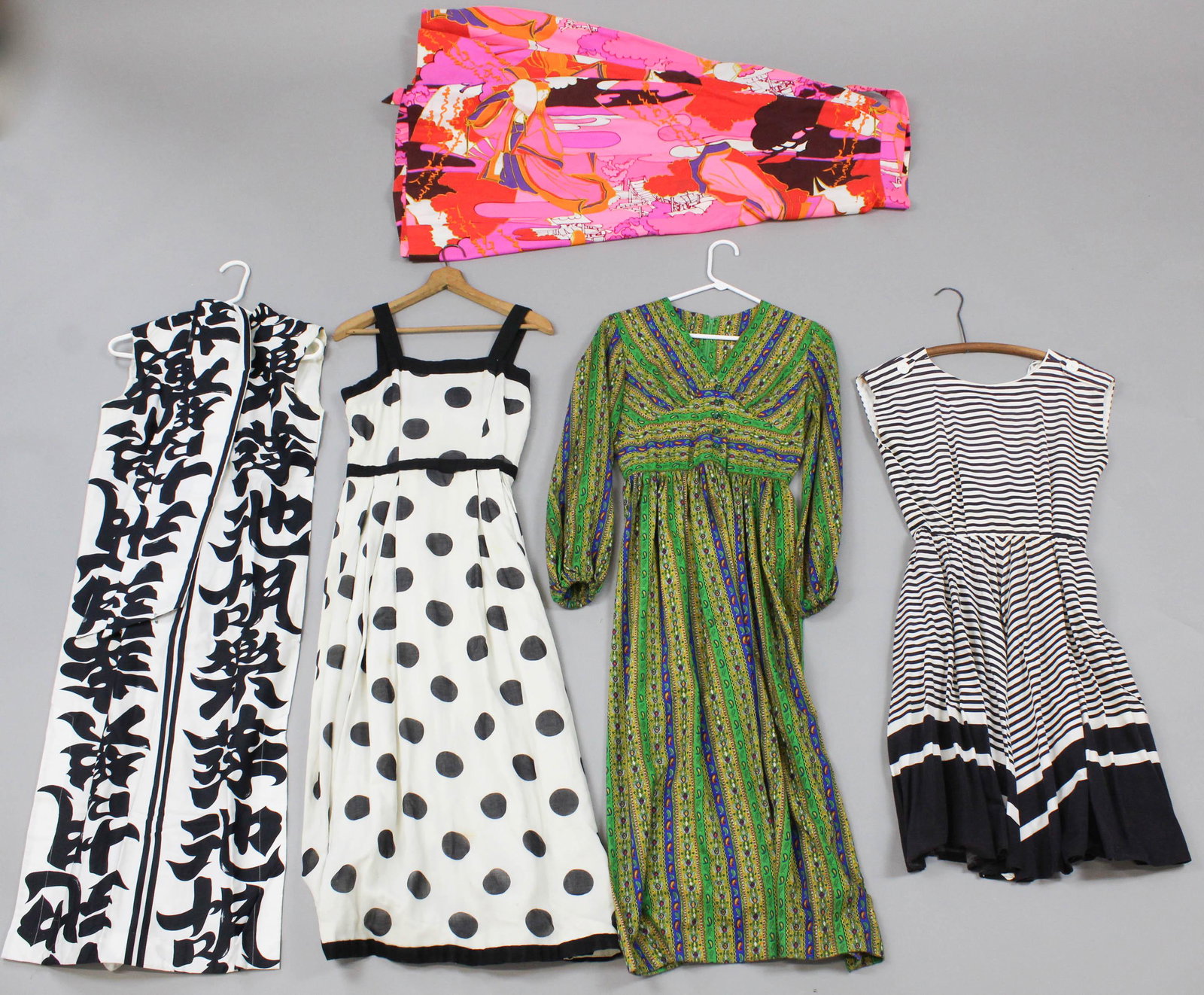 1970's Catherine Ogust, Nancy Greer Dresses: 2 1970's vintage Catherine Ogust Penthouse Creations cotton print dress with sash, robe, Nancy Greer NY paisley print cotton dress, two cotton dresses (tags removed), (5 pcs), including sizes 10, Smal