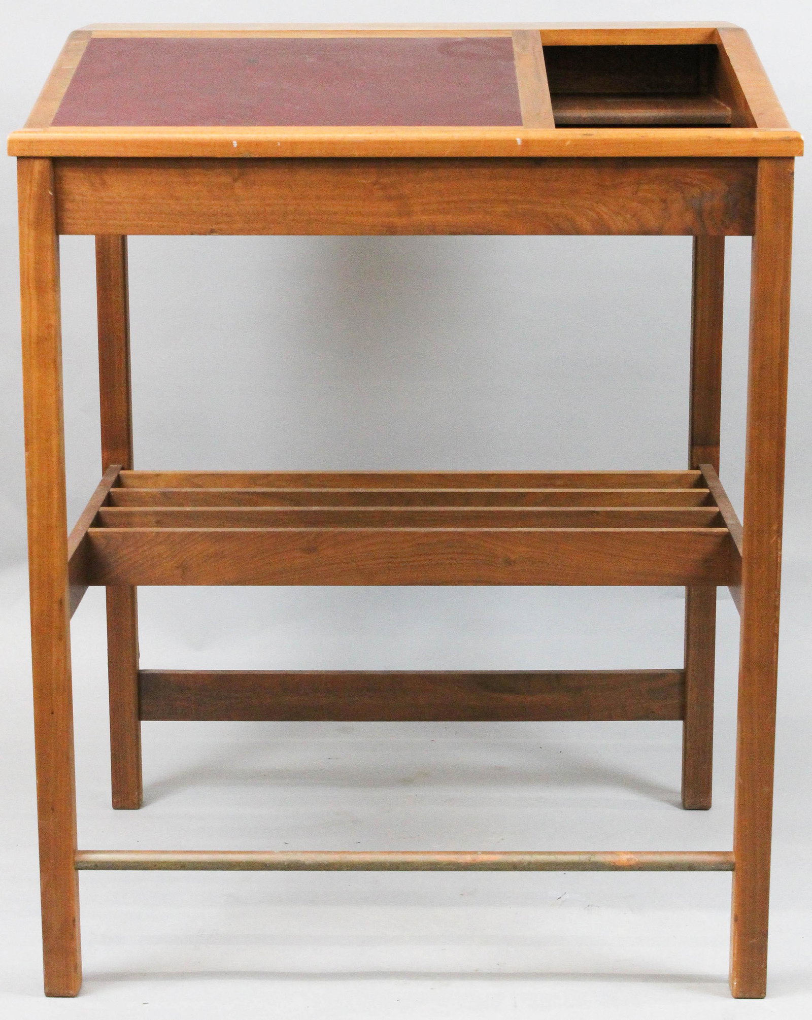 United States House of Representatives desk: Fine walnut station masters style 20thc custom lift top desk. Originally from the United States House of Representatives. Comes with note "Sold through Federal surplus property to the State of Vermont
