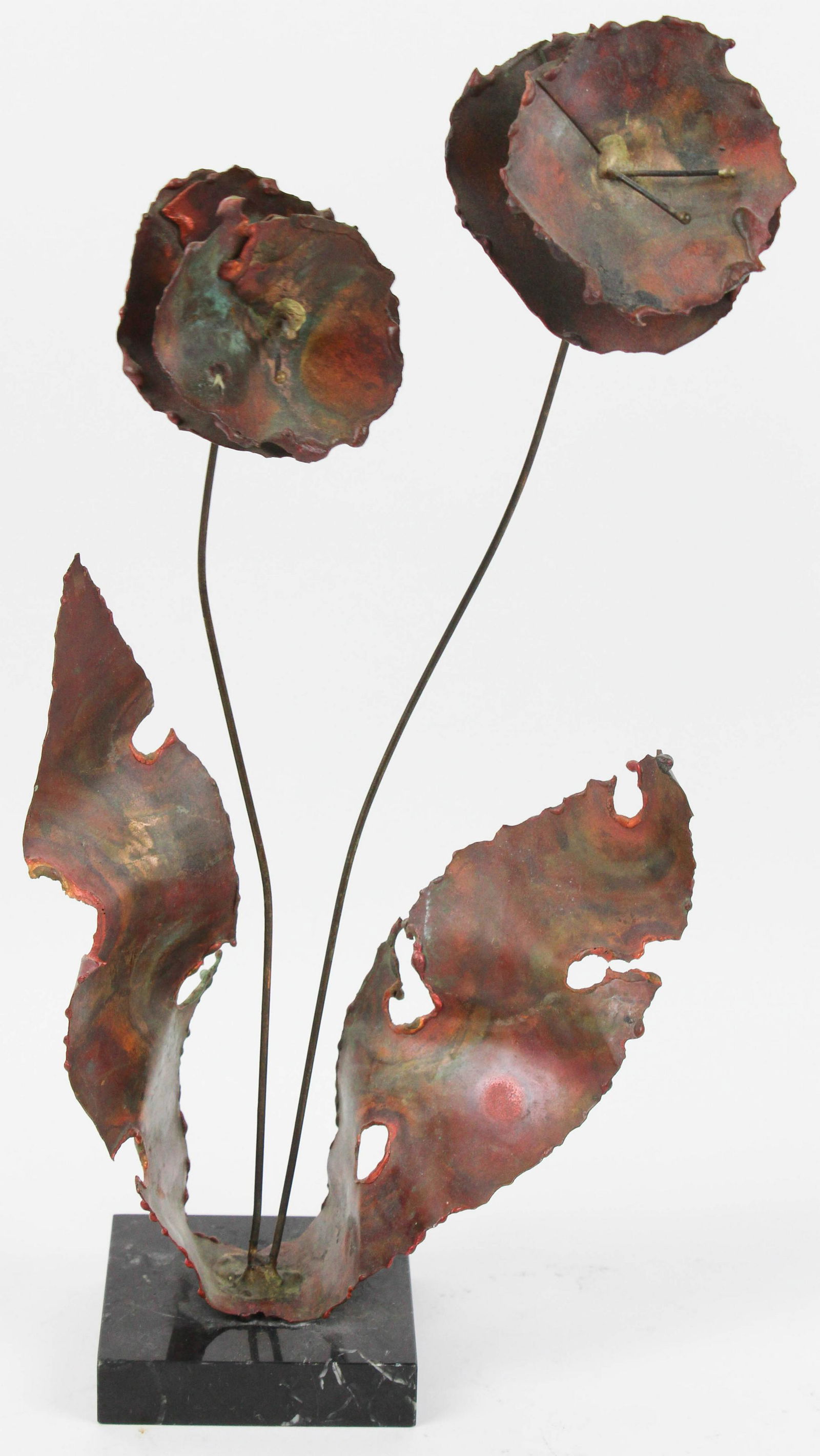 Silas Seandel Brutalist Metal Flower Sculpture: Silas Seandel labeled Brutalist metal flower sculpture, Richelle Gallery, Saint Louis, Missouri label with typed artist name, ht 15"