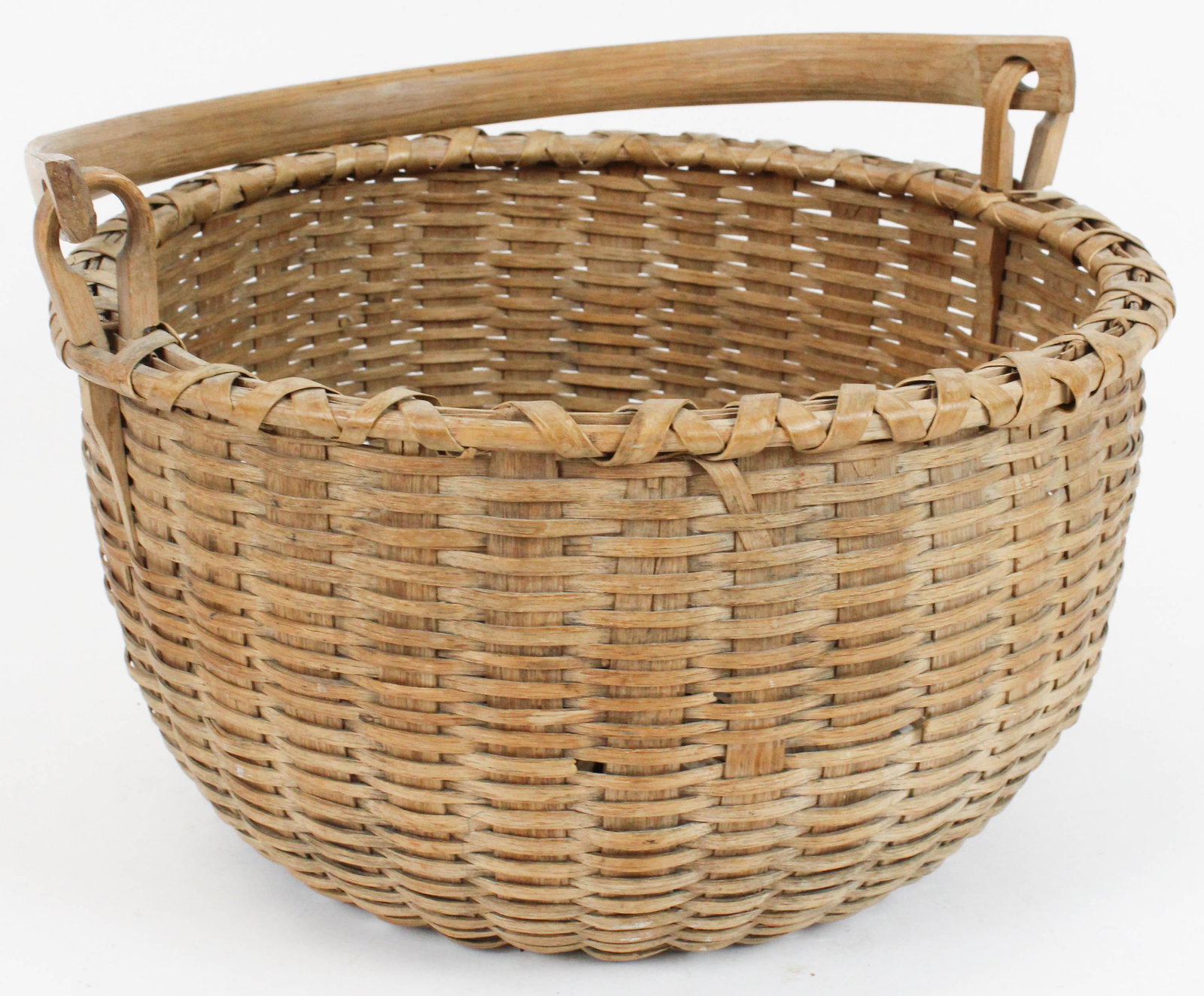 Ca 1900 Taconic Swing Handled Basket: Ca 1900 Taconic "Bushwacker" swing handled basket, diameter 13", ht 7", few small breaks, minor losses