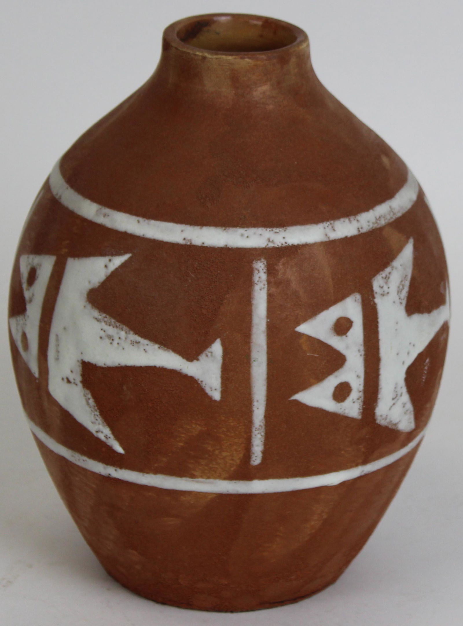 Raymor Mid Century Modern Pottery Vase: Raymor labeled Italian Midcentury Modern vase with fish motif, ht 9"